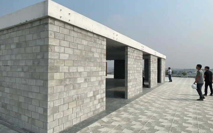 Cơi Nới Sân Thượng Thành Không Gian Sinh Hoạt Với Gạch V-Lite: Giải Pháp Tiện Lợi, Hiệu Quả, Tiết Kiệm